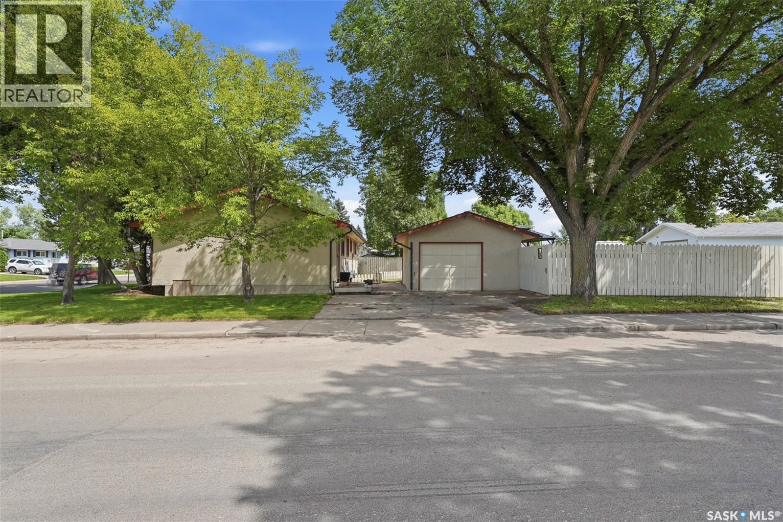 2145 37th Street W, Saskatoon, Saskatchewan  S7L 4E6 - Photo 39 - SK042495