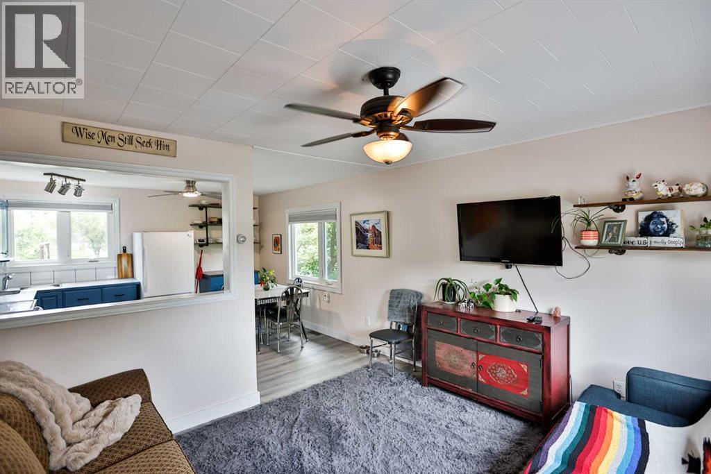 278 N 100 E, Raymond, Alberta  T0K 2S0 - Photo 2 - A2323412