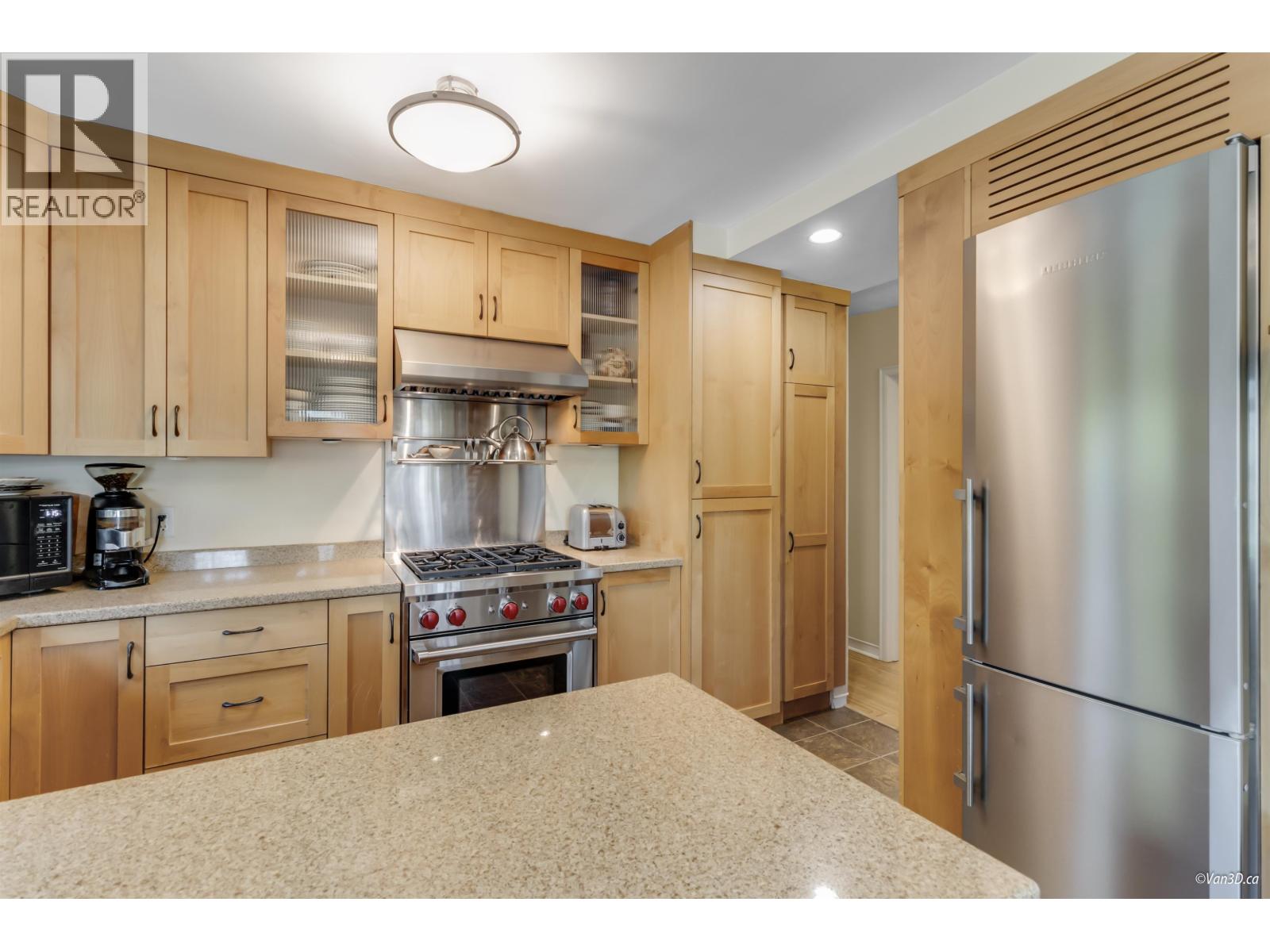 4 E 46th Avenue, Vancouver, British Columbia  V5W 1Z1 - Photo 2 - R3135703