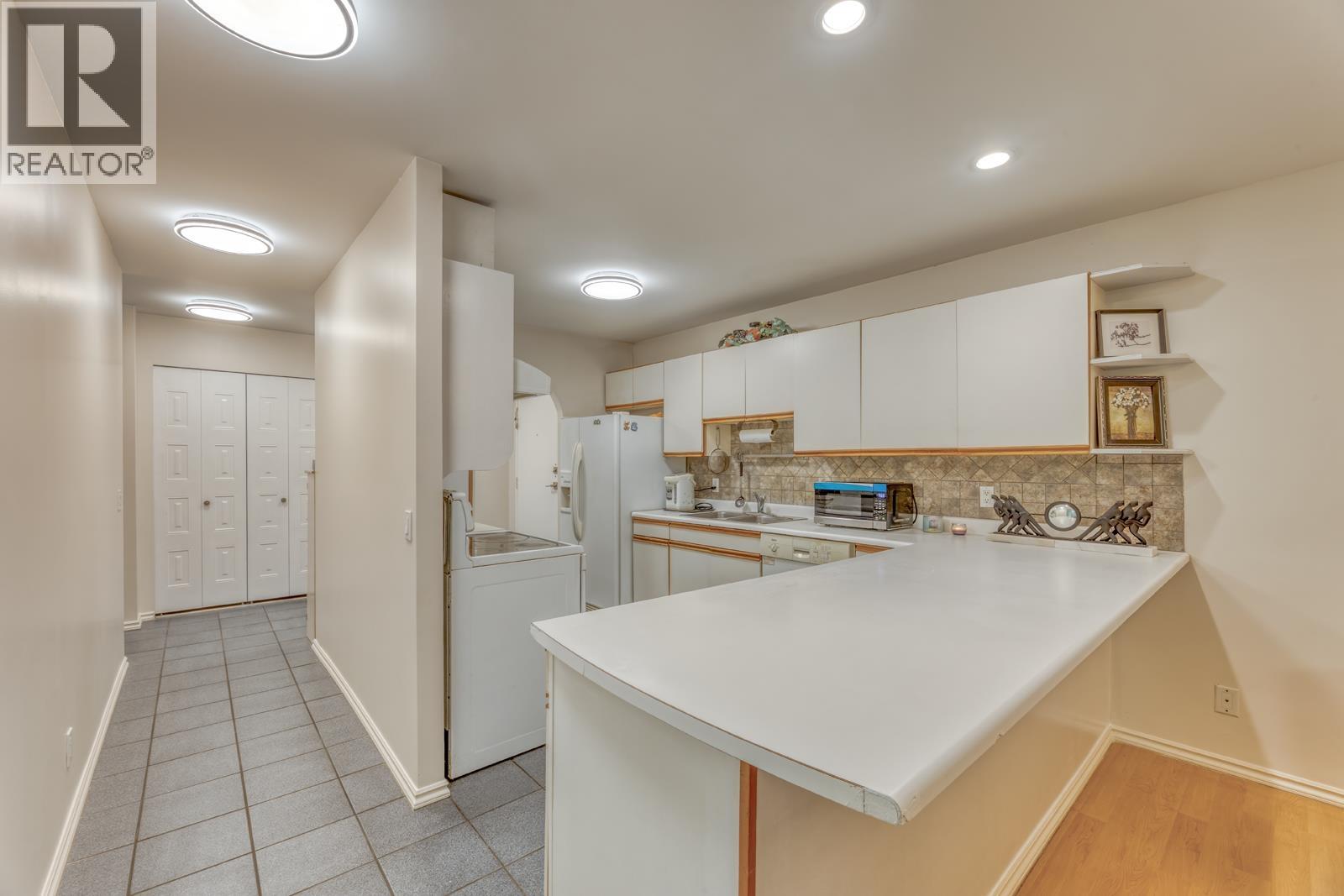 T4907 3980 Carrigan Court, Burnaby, British Columbia  V3N 4S6 - Photo 3 - R3157018