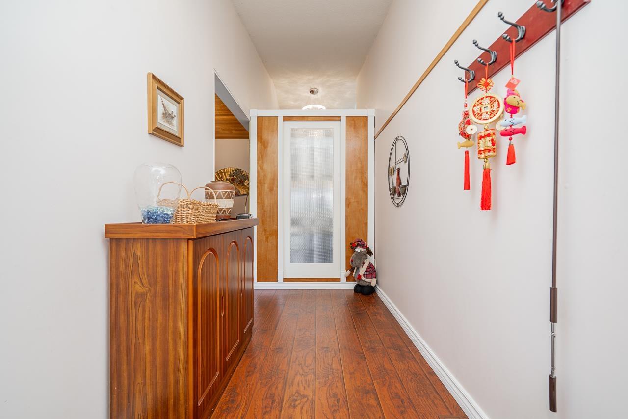 10764 Fraserglen Drive, Surrey, British Columbia  V4N 1Y3 - Photo 6 - R3128085