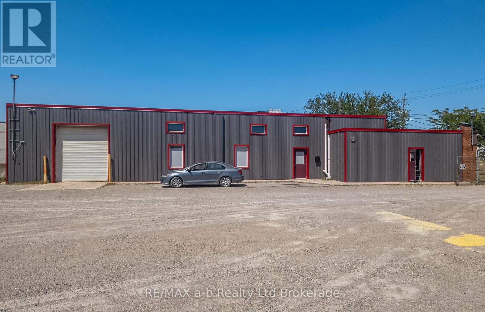 1015 Hargrieve Road, London South, Ontario  N6E 1P6 - Photo 2 - X13694500