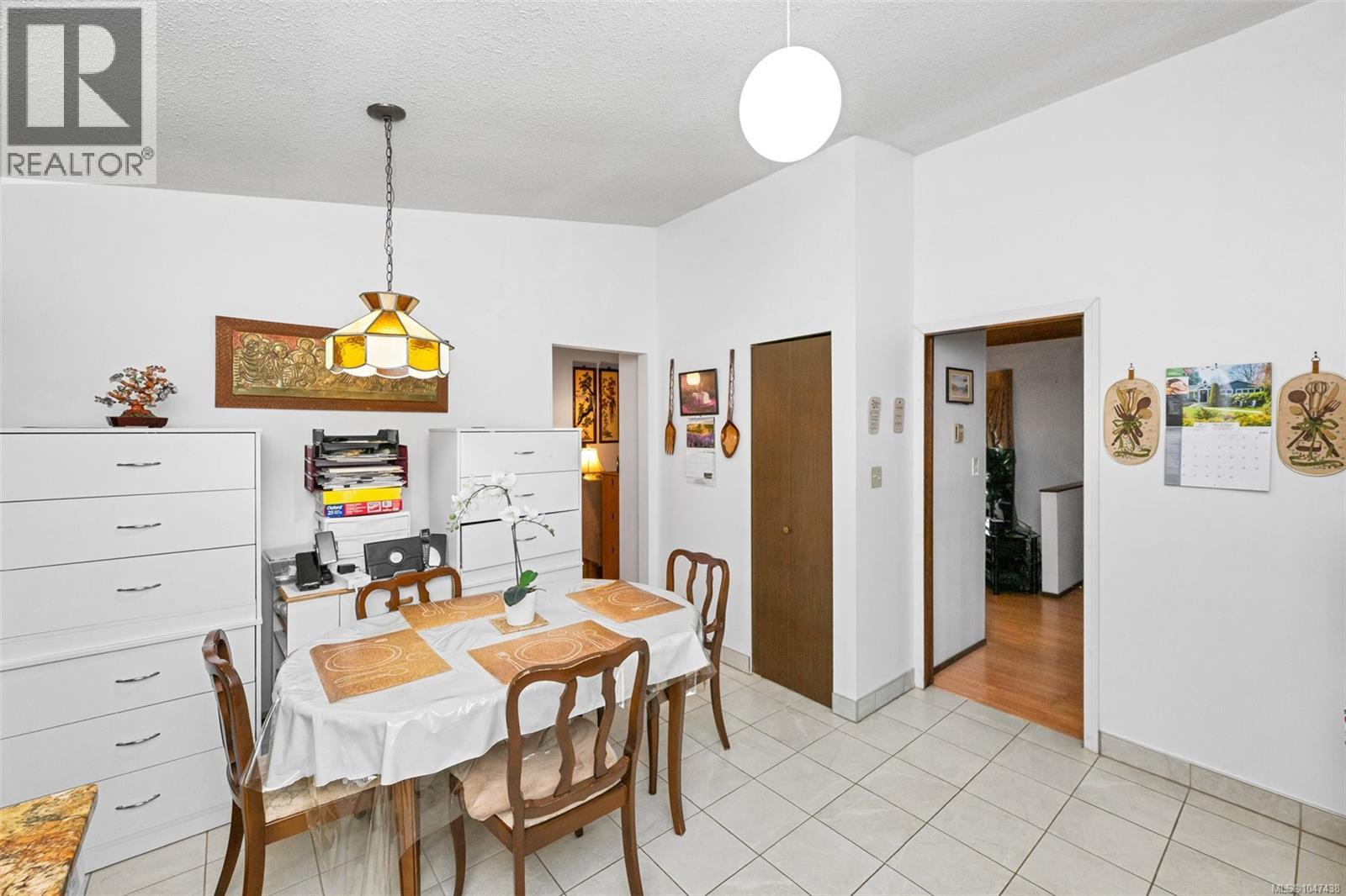 803 Kimberly Pl, Saanich, British Columbia V8X 4R2 - Photo 24 - 1047438