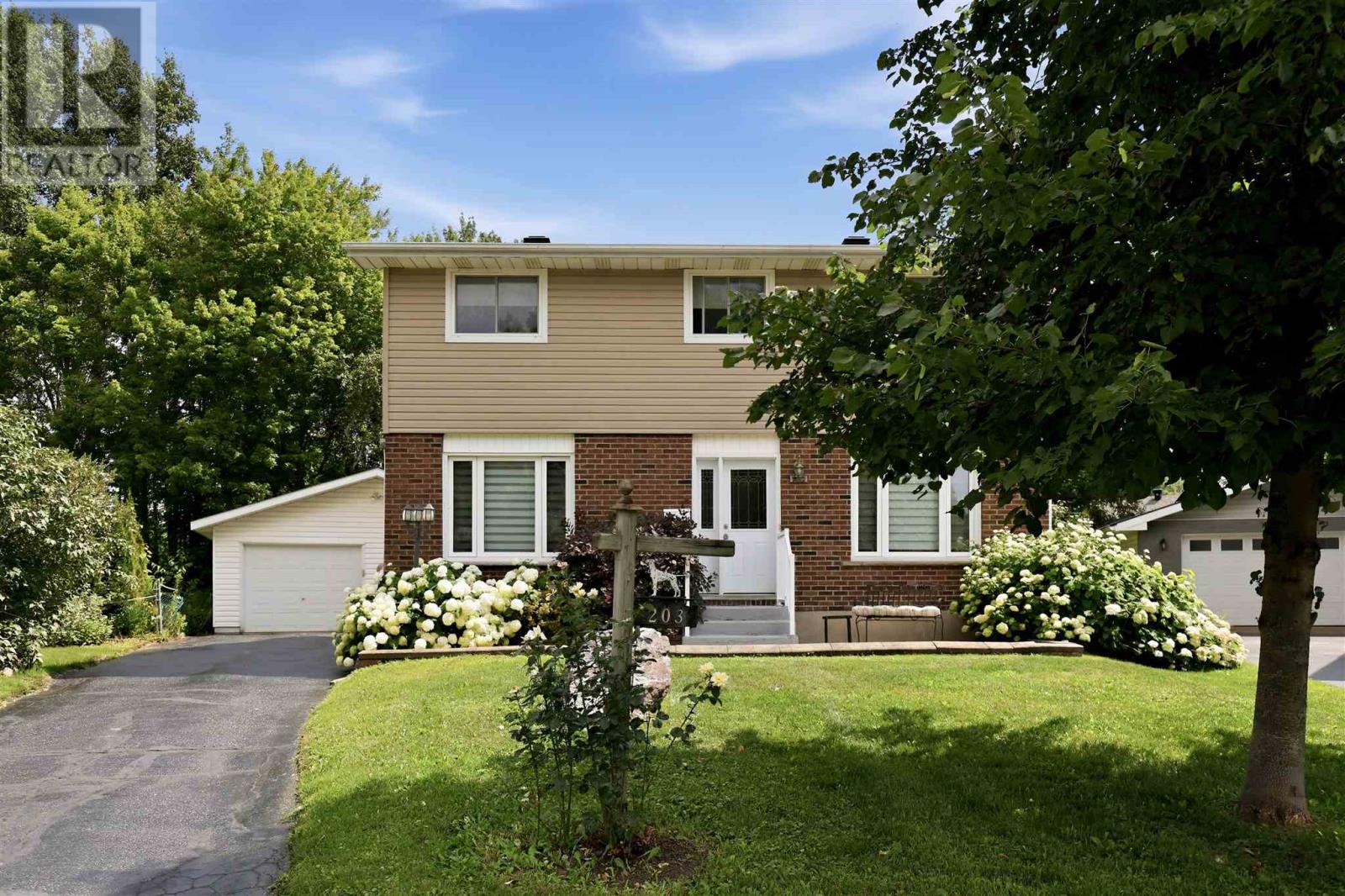 203 Louise Ave, Sault Ste. Marie, Ontario  P6A 5X1 - Photo 2 - SM262148