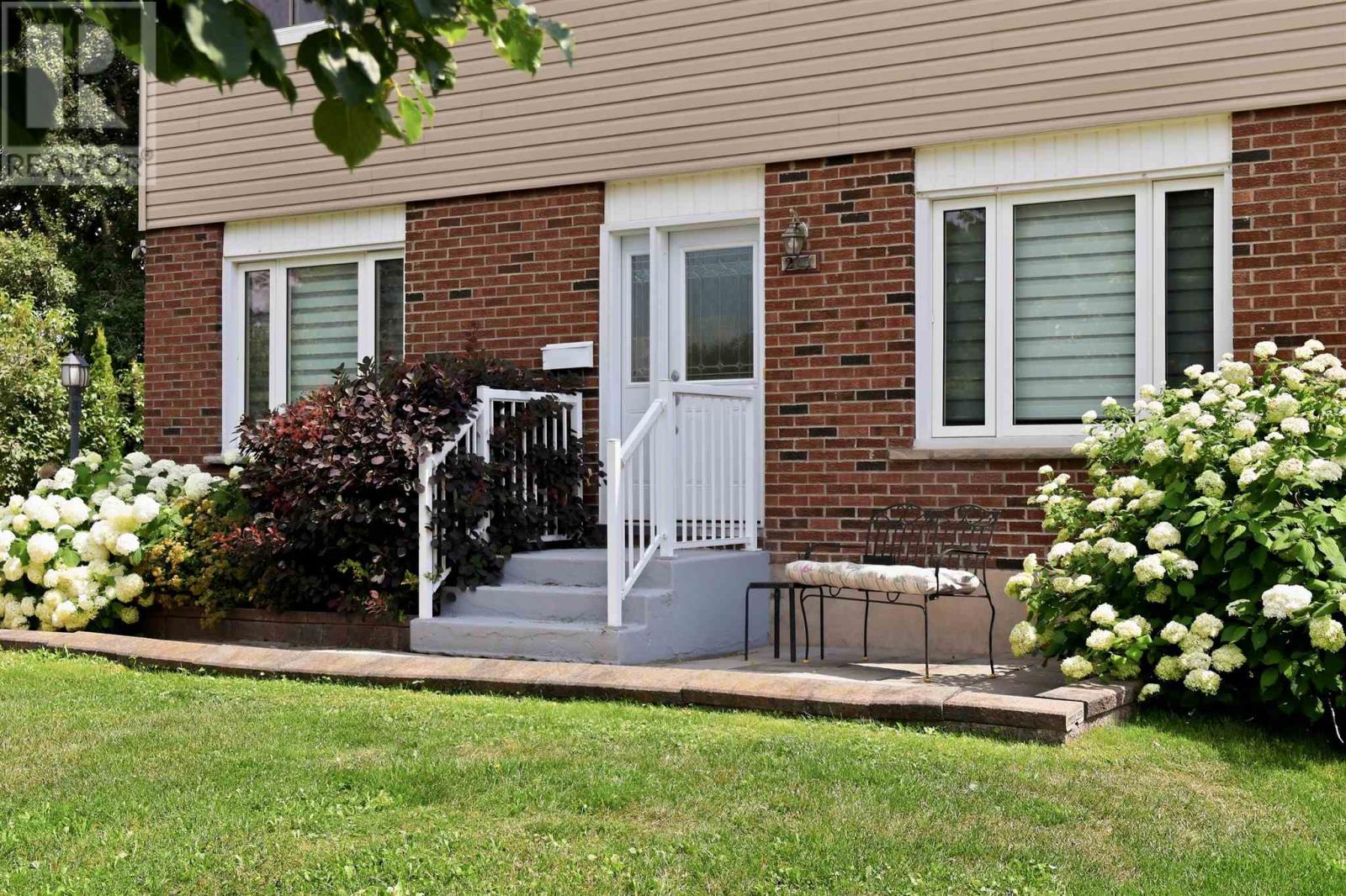 203 Louise Ave, Sault Ste. Marie, Ontario  P6A 5X1 - Photo 3 - SM262148