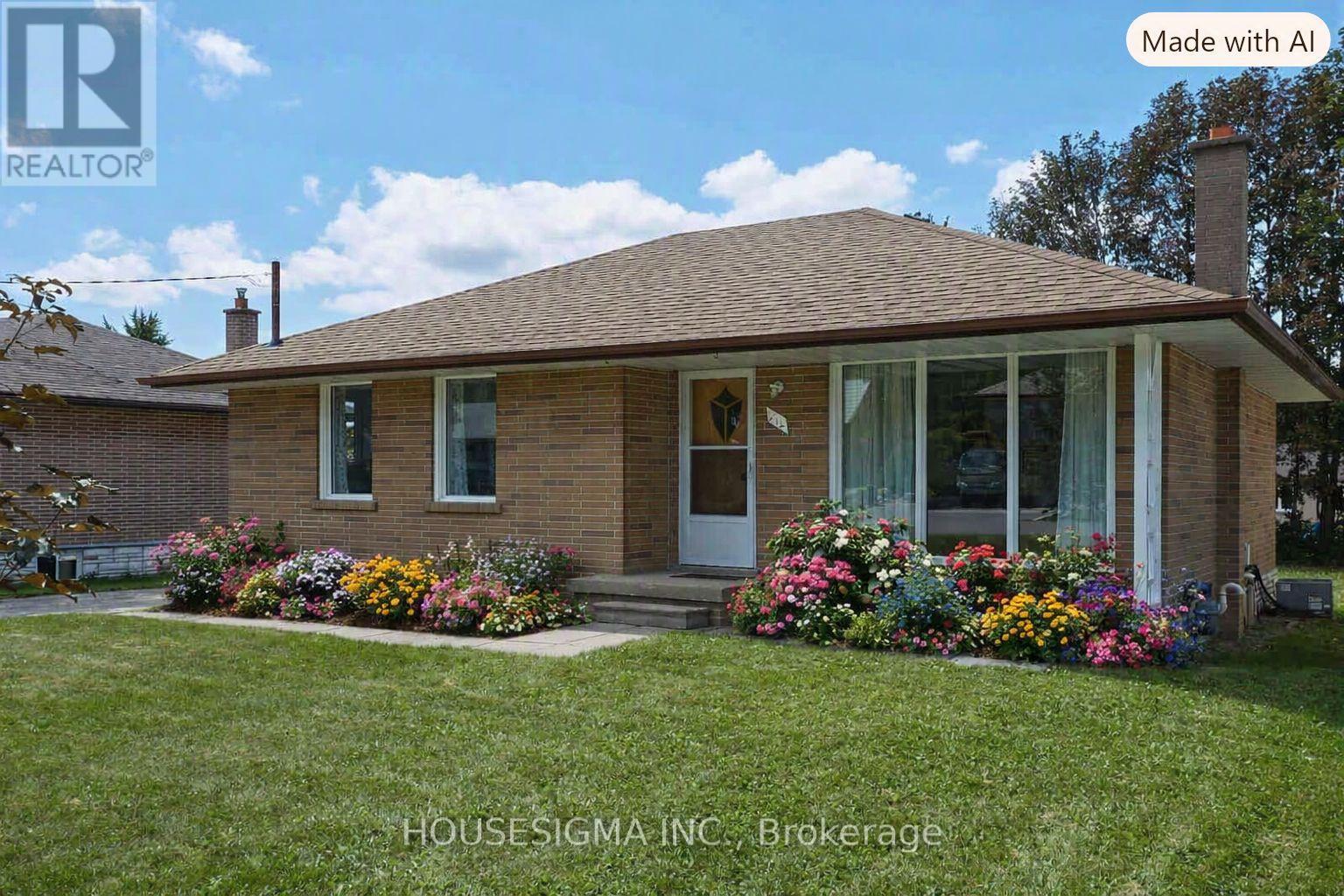 212 HALLETT AVENUE, Whitby, Ontario