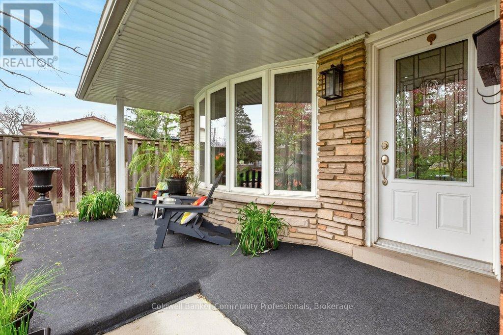 161 Manning Avenue, Hamilton, Ontario  L9A 3G1 - Photo 2 - X13121762