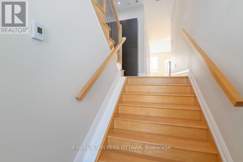 1288a Kilborn Avenue, Ottawa, Ontario  K1H 6L3 - Photo 5 - X13694526