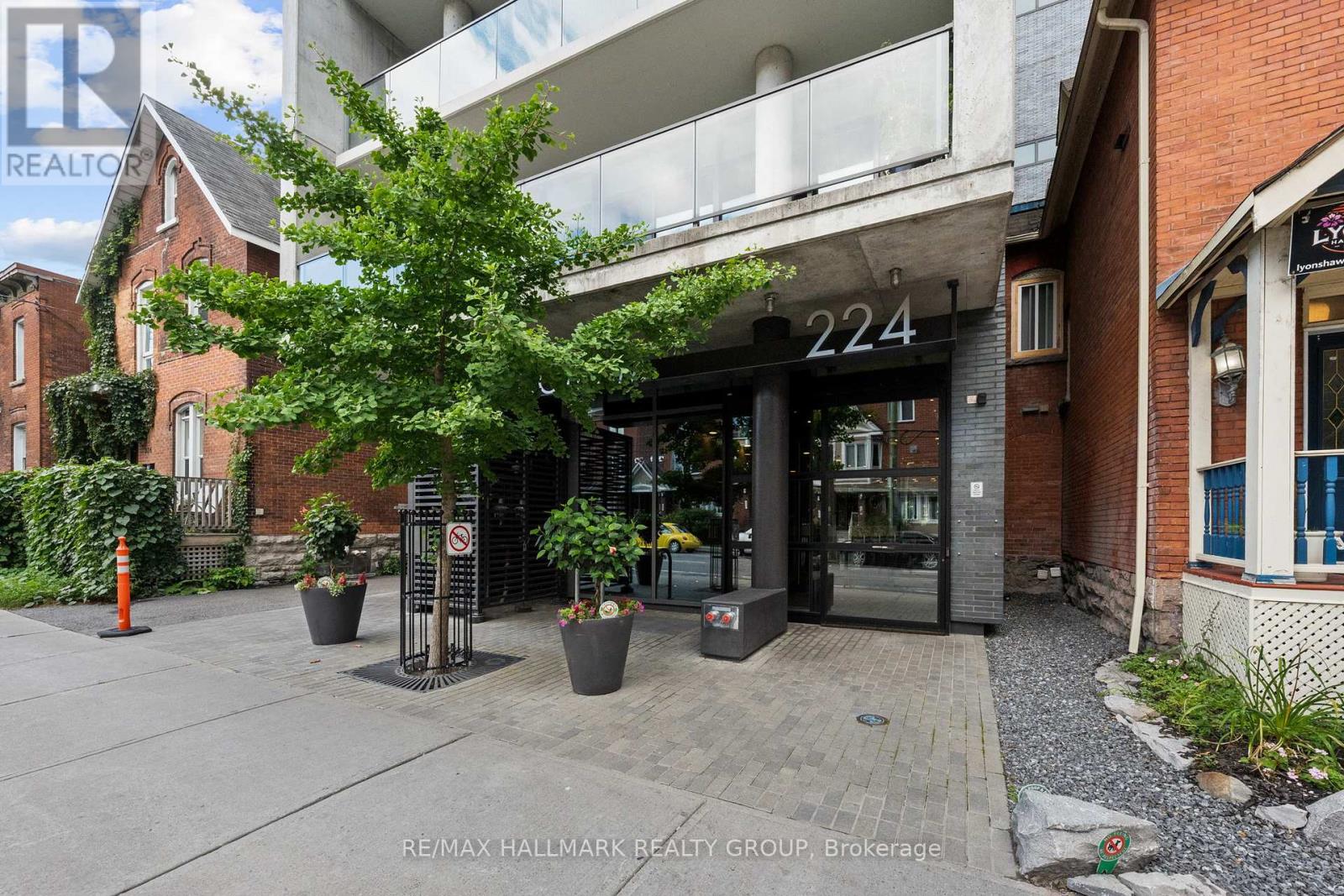 1001 - 224 Lyon Street N Street, Ottawa, Ontario  K1R 0C1 - Photo 2 - X13694540