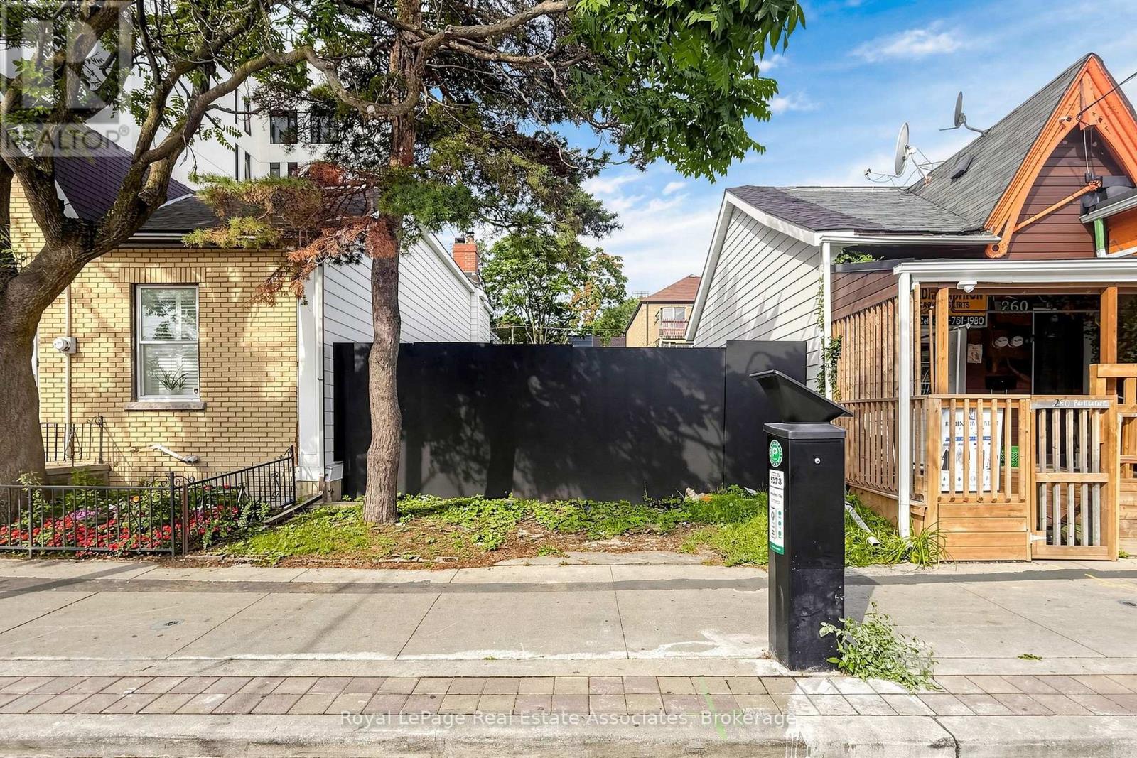 258 Parliament Street, Toronto, Ontario  M5A 3A4 - Photo 2 - C13694490