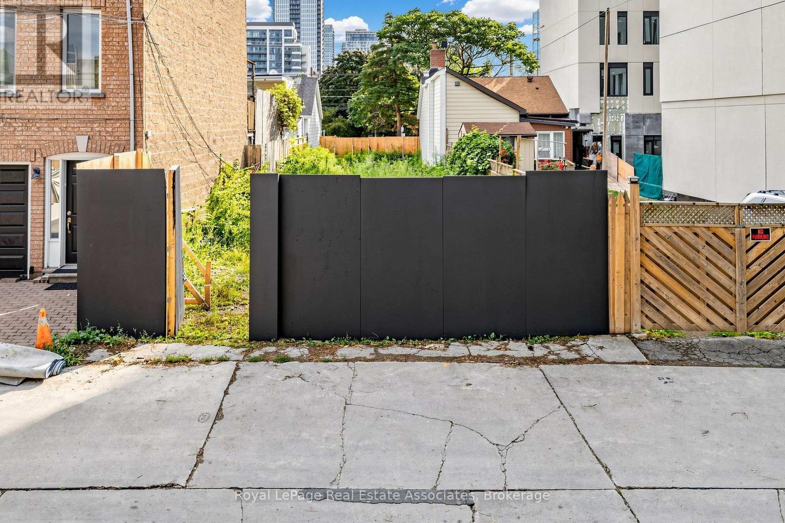 258 Parliament Street, Toronto, Ontario  M5A 3A4 - Photo 4 - C13694490