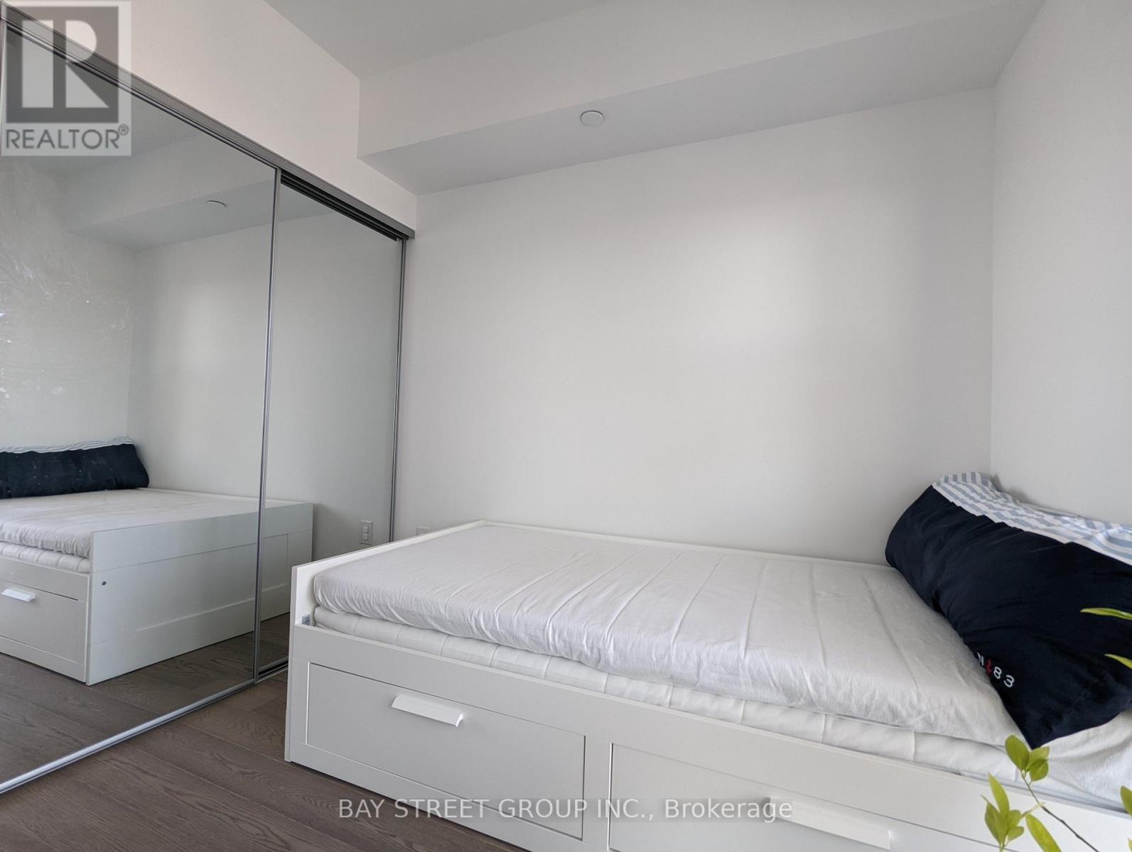 3308 - 11 Wellesley St W Avenue, Toronto, Ontario  M4Y 1E8 - Photo 11 - C13694520