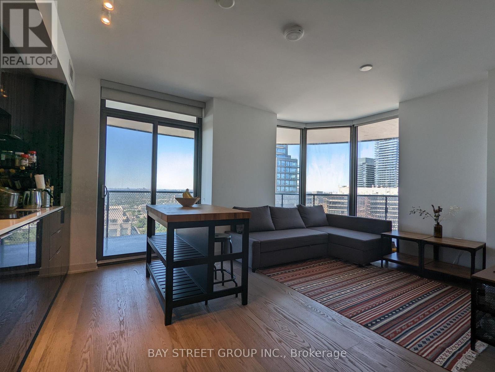 3308 - 11 Wellesley St W Avenue, Toronto, Ontario  M4Y 1E8 - Photo 2 - C13694520