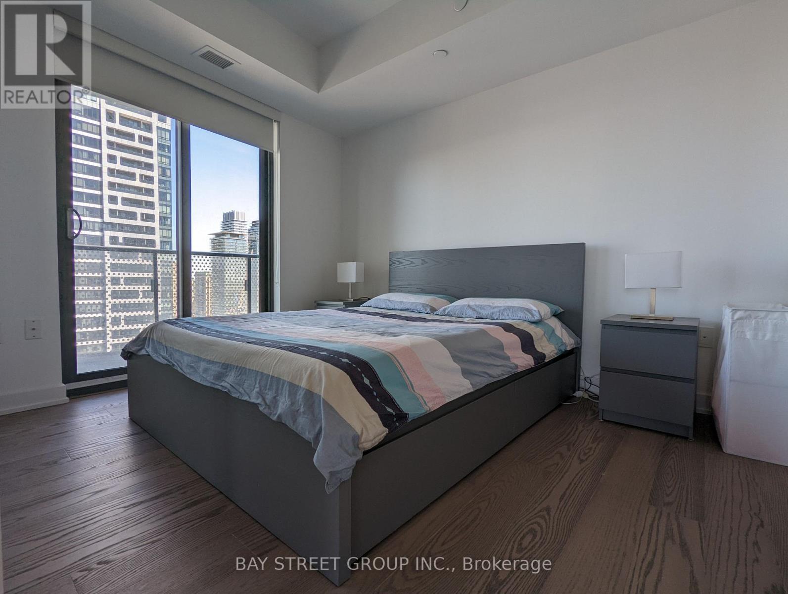 3308 - 11 Wellesley St W Avenue, Toronto, Ontario  M4Y 1E8 - Photo 3 - C13694520