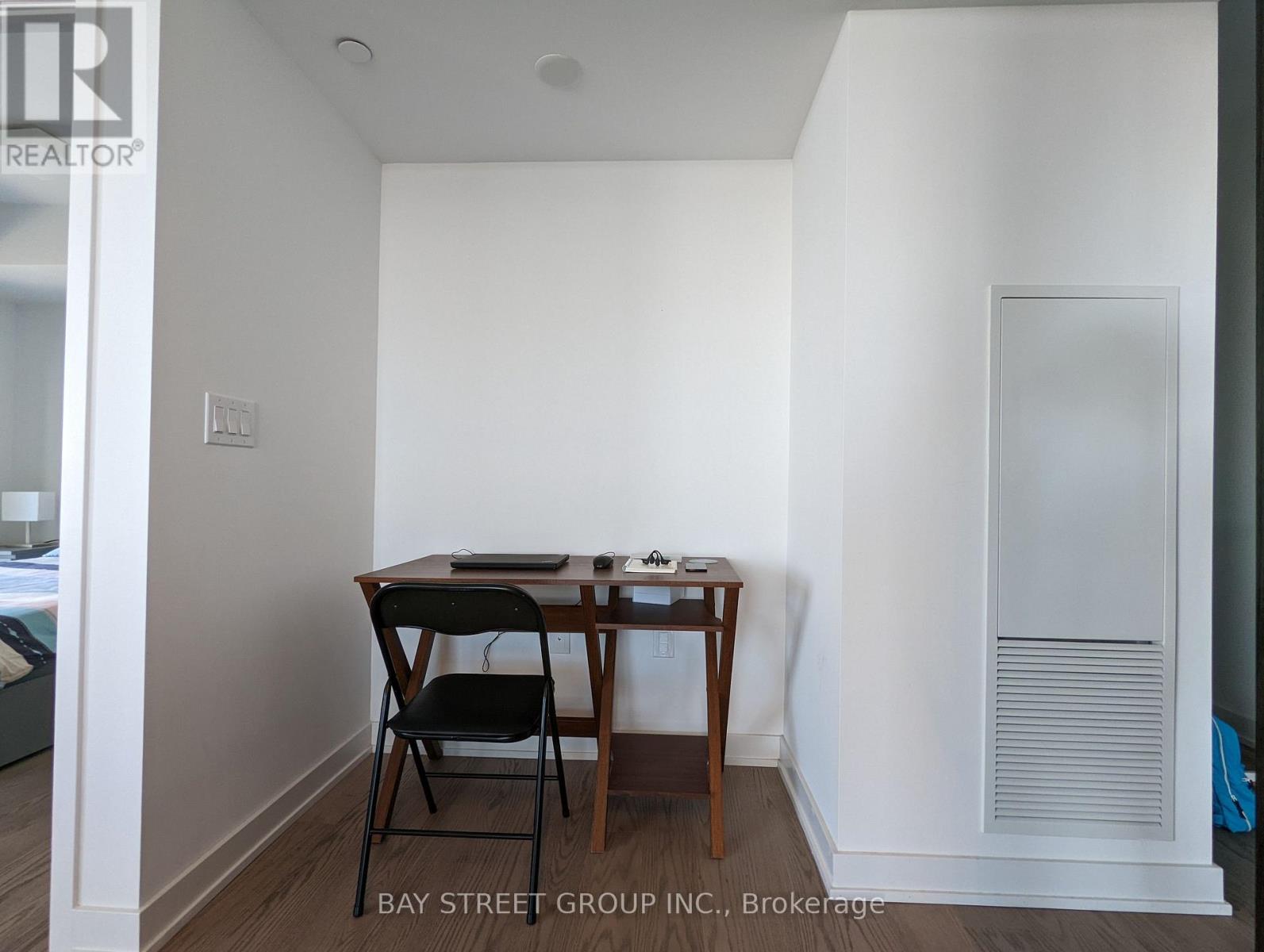 3308 - 11 Wellesley St W Avenue, Toronto, Ontario  M4Y 1E8 - Photo 8 - C13694520