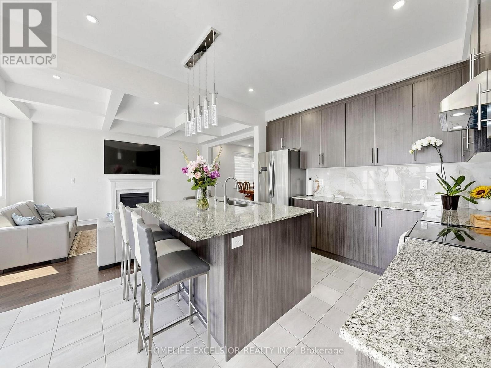 5 Manor Hampton Street, East Gwillimbury, Ontario L9N 0R1 - Photo 10 - N13694476