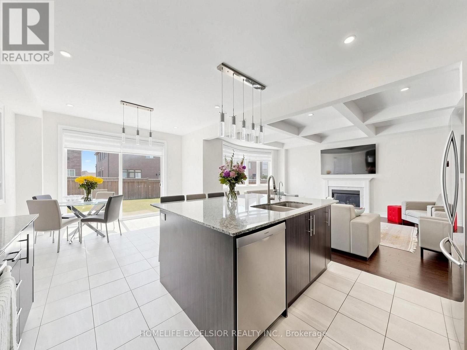 5 Manor Hampton Street, East Gwillimbury, Ontario L9N 0R1 - Photo 8 - N13694476
