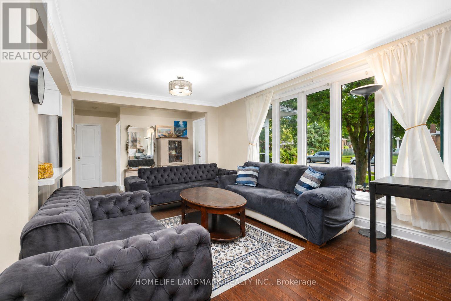 34 Gentry Crescent, Richmond Hill, Ontario  L4C 2G9 - Photo 4 - N13694486