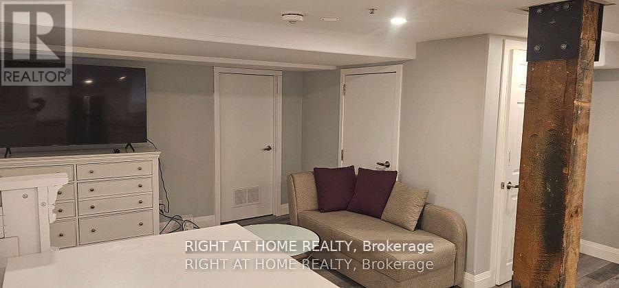 Bsmt - 21 Thomson Street, Barrie, Ontario L4N 1X4 - Photo 2 - S13694438