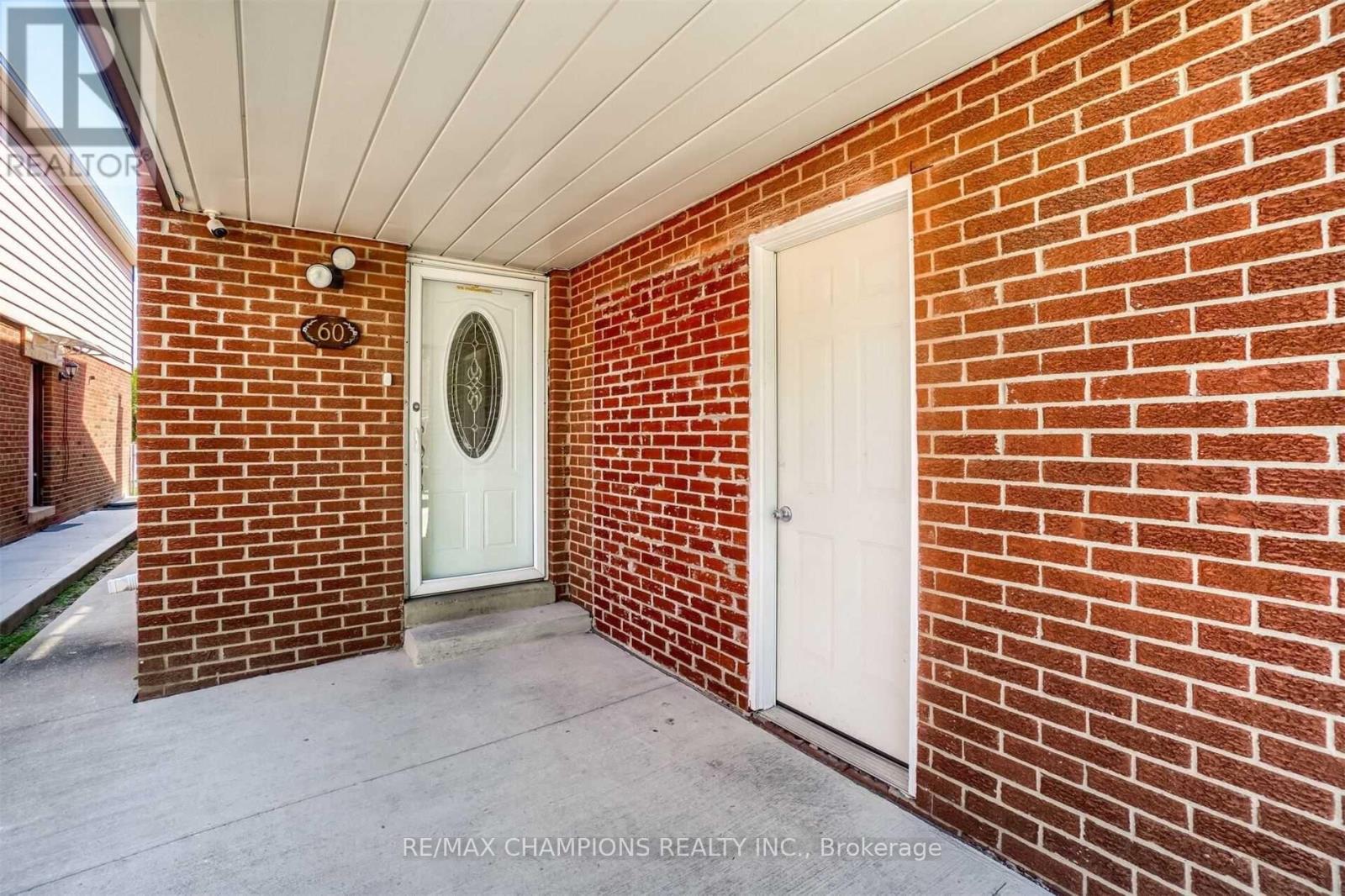 60 Banting Crescent, Brampton, Ontario  L6Y 2K9 - Photo 2 - W13694430