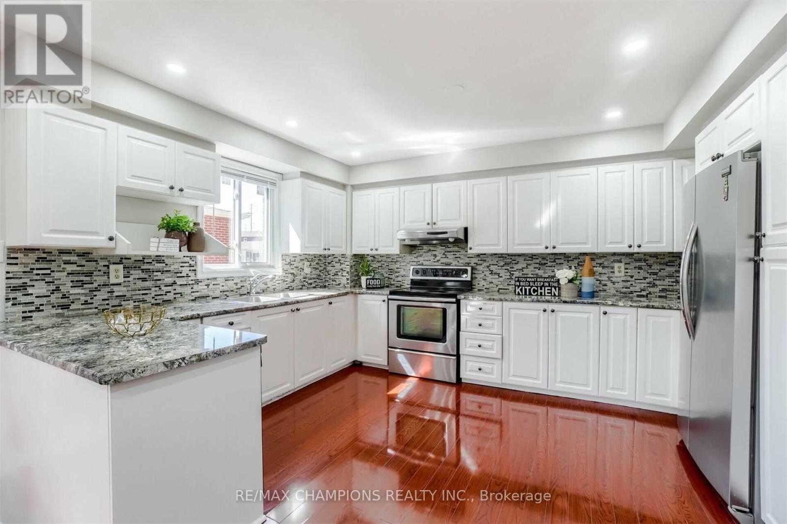 60 Banting Crescent, Brampton, Ontario  L6Y 2K9 - Photo 6 - W13694430