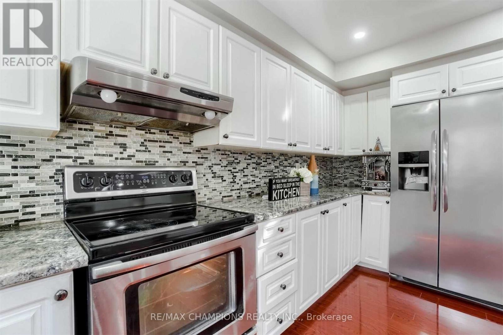 60 Banting Crescent, Brampton, Ontario  L6Y 2K9 - Photo 7 - W13694430