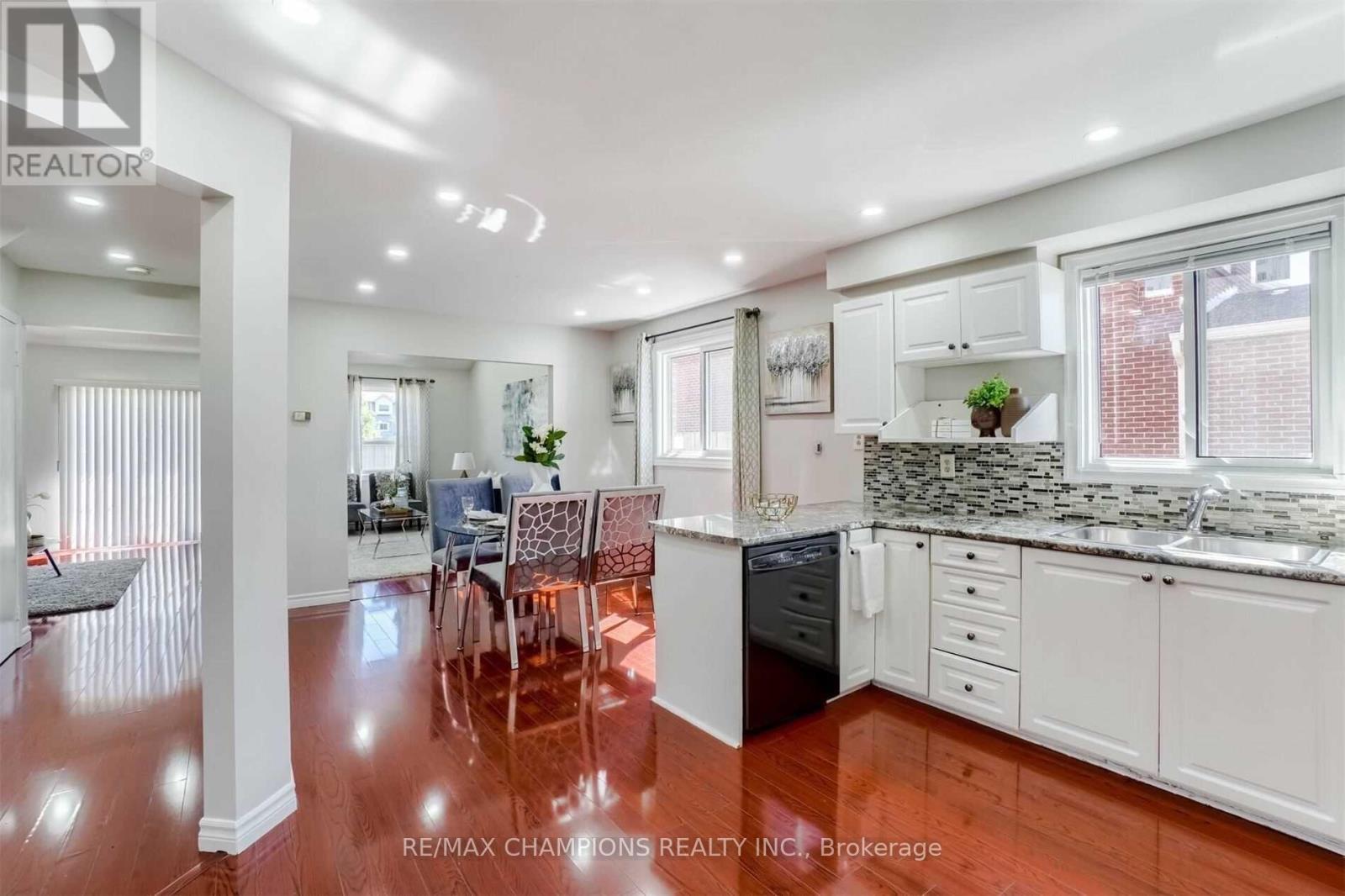 60 Banting Crescent, Brampton, Ontario  L6Y 2K9 - Photo 8 - W13694430
