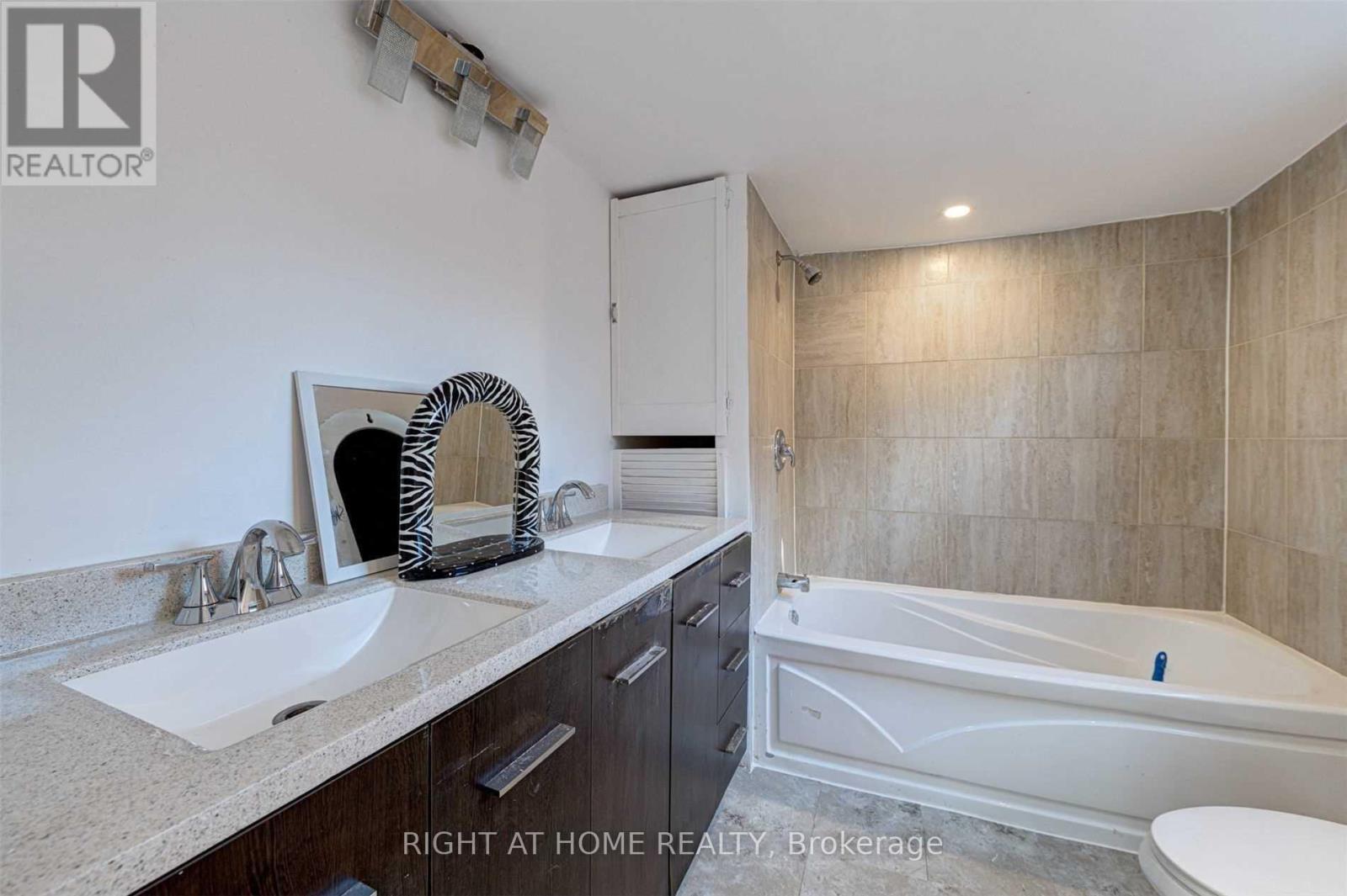 Main Fl - 5 William Street, Brampton, Ontario  L6V 1L3 - Photo 17 - W13694440