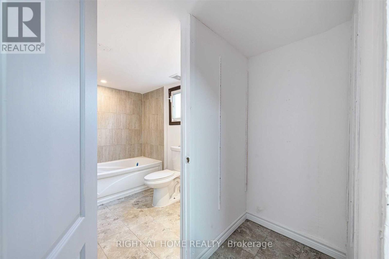 Main Fl - 5 William Street, Brampton, Ontario  L6V 1L3 - Photo 18 - W13694440
