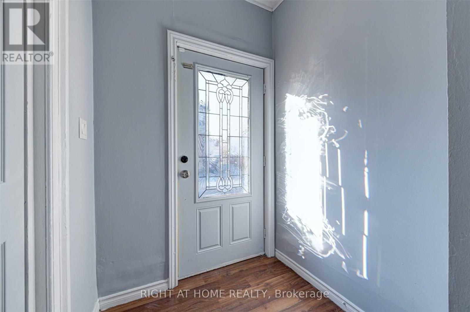 Main Fl - 5 William Street, Brampton, Ontario  L6V 1L3 - Photo 2 - W13694440