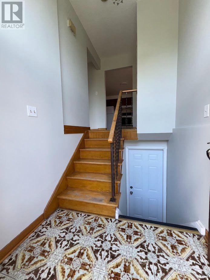 6 Privet Road, Toronto, Ontario  M3M 1C1 - Photo 3 - W13694478