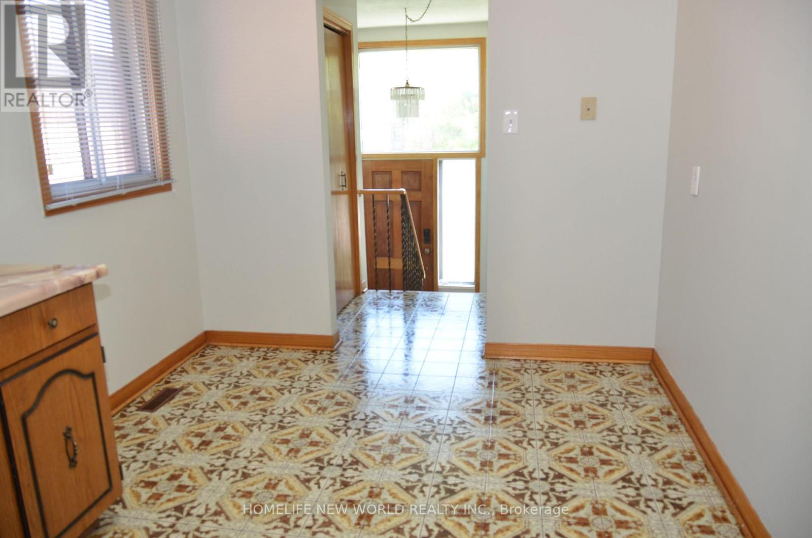 6 Privet Road, Toronto, Ontario  M3M 1C1 - Photo 5 - W13694478