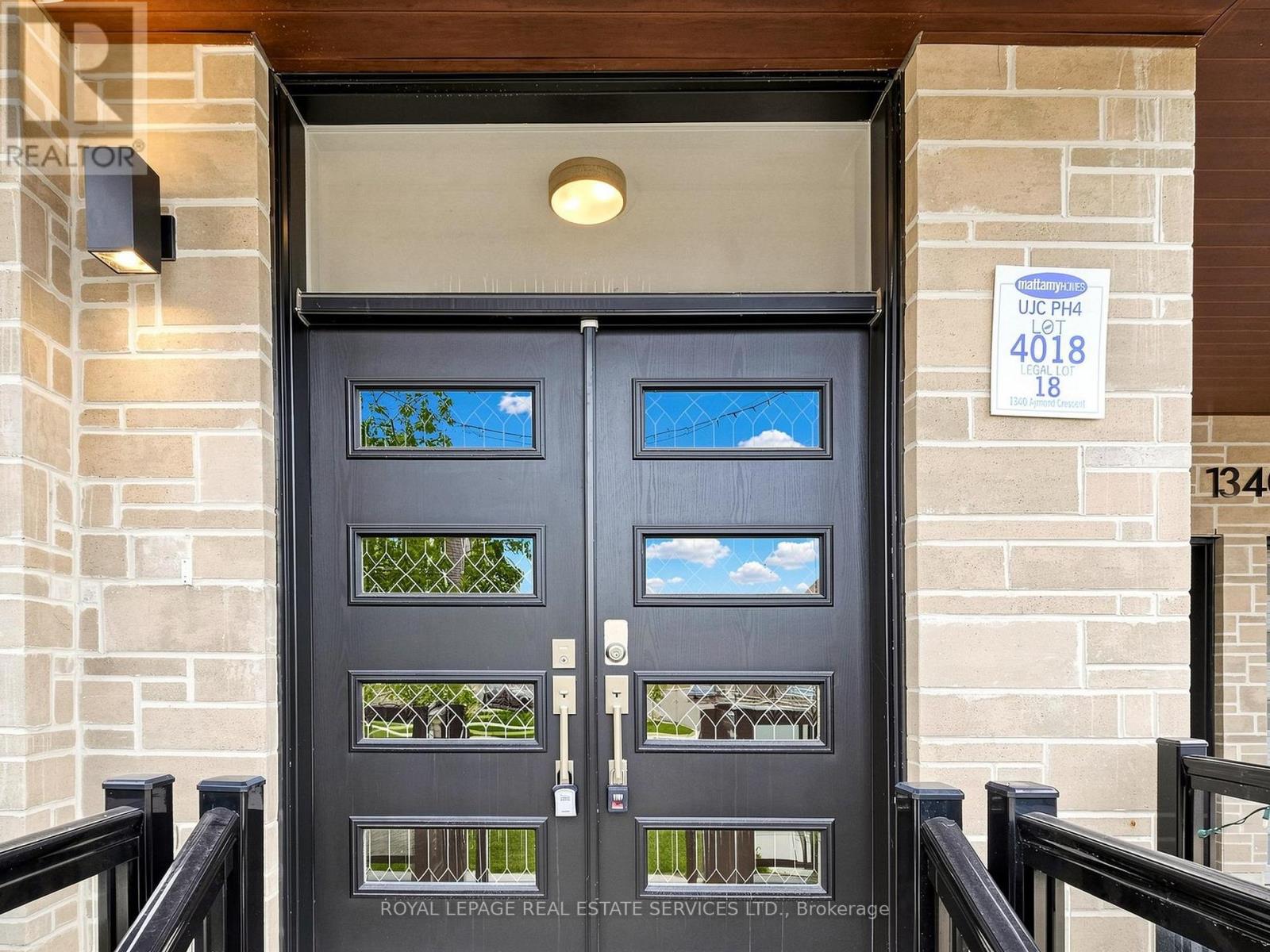 1340 Aymond Crescent, Oakville, Ontario  L6H 7W8 - Photo 4 - W13694536