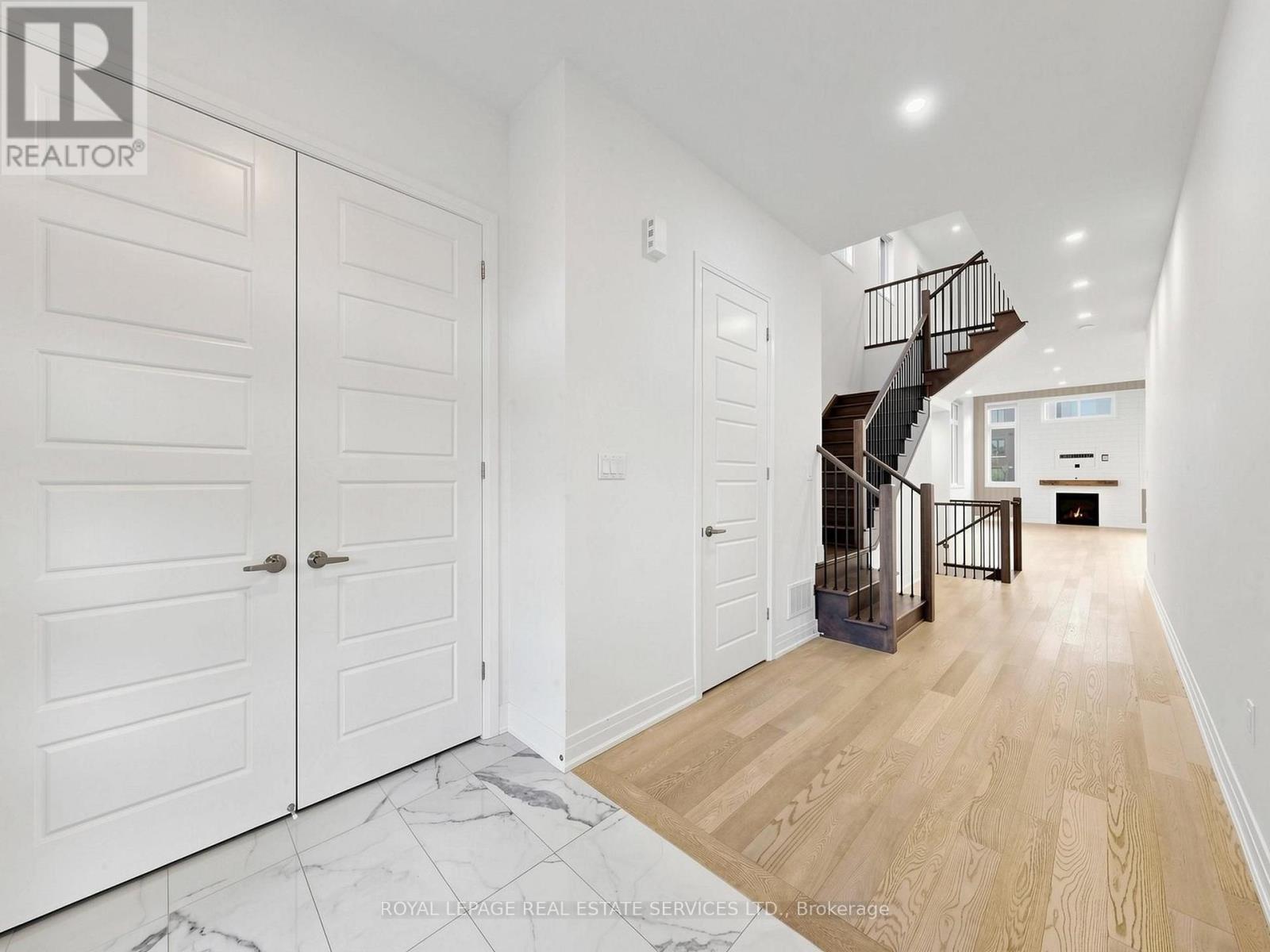 1340 Aymond Crescent, Oakville, Ontario  L6H 7W8 - Photo 6 - W13694536