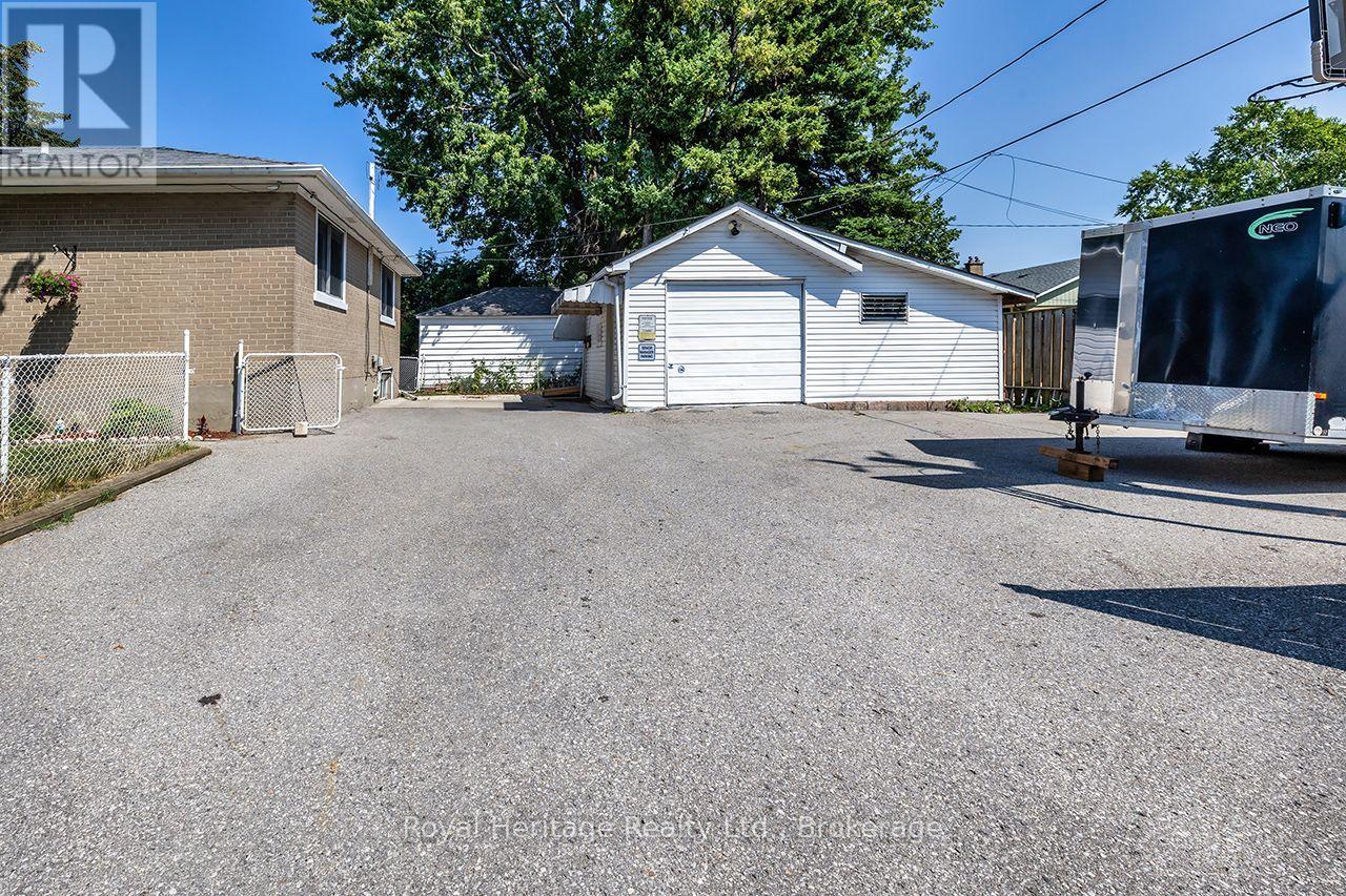 42 Thorncroft Crescent, Ajax, Ontario  L1S 2S2 - Photo 10 - E13694580