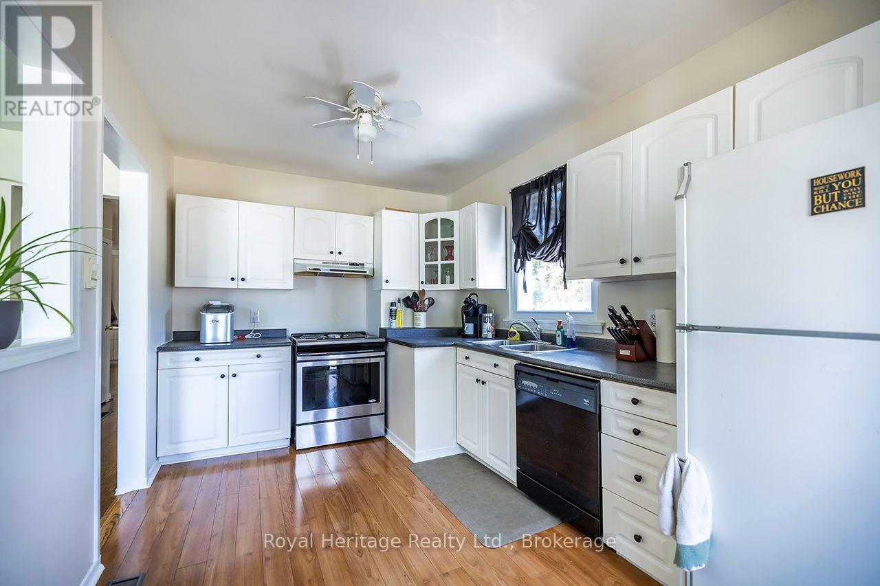 42 Thorncroft Crescent, Ajax, Ontario  L1S 2S2 - Photo 4 - E13694580