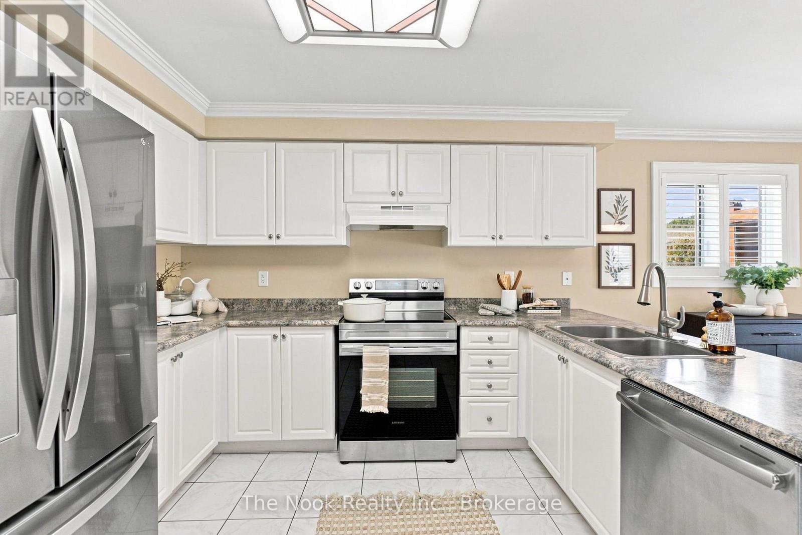 57 Finnegan Place, Whitby, Ontario L1R 2K9 - Photo 14 - E13694586