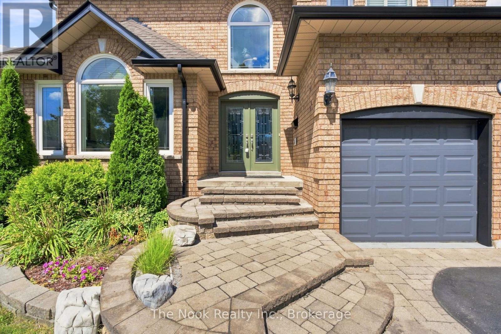 57 Finnegan Place, Whitby, Ontario L1R 2K9 - Photo 2 - E13694586