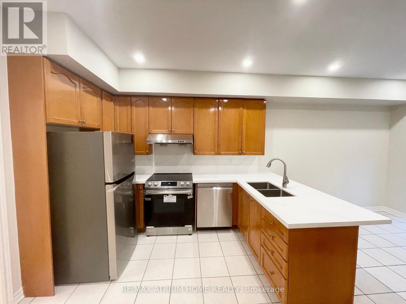 10 William Poole Way, Toronto, Ontario  M2N 7A7 - Photo 4 - C13694590