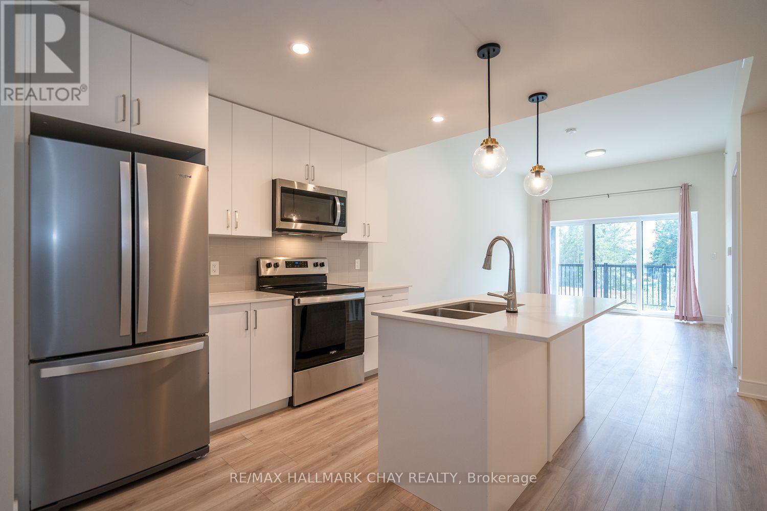203 - 121 Mary Street, Clearview, Ontario  L0M 1G0 - Photo 3 - S13694574