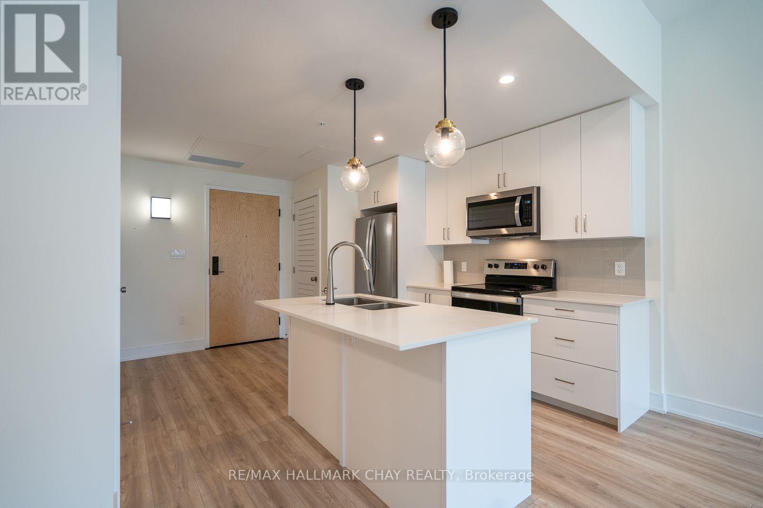 203 - 121 Mary Street, Clearview, Ontario  L0M 1G0 - Photo 4 - S13694574