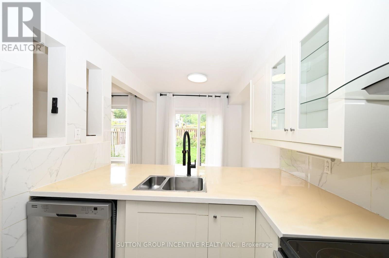 233 Stanley Street, Barrie (East Bayfield), Ontario  L4M 6X9 - Photo 11 - S13694624
