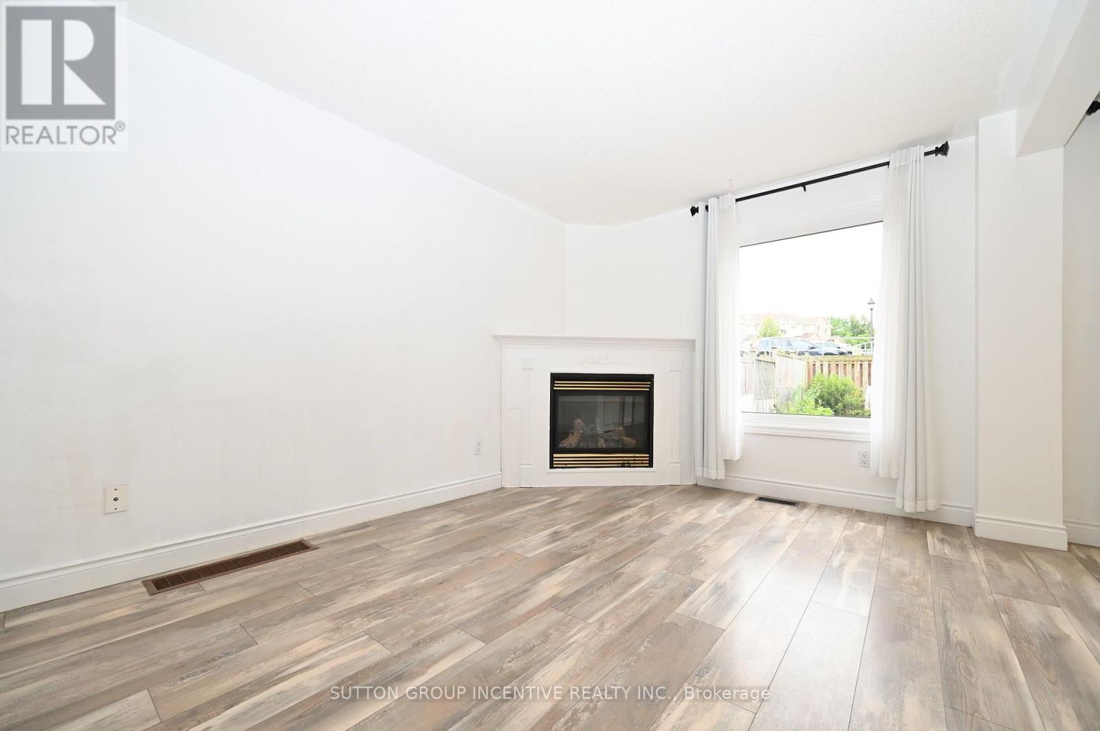 233 Stanley Street, Barrie (East Bayfield), Ontario  L4M 6X9 - Photo 4 - S13694624