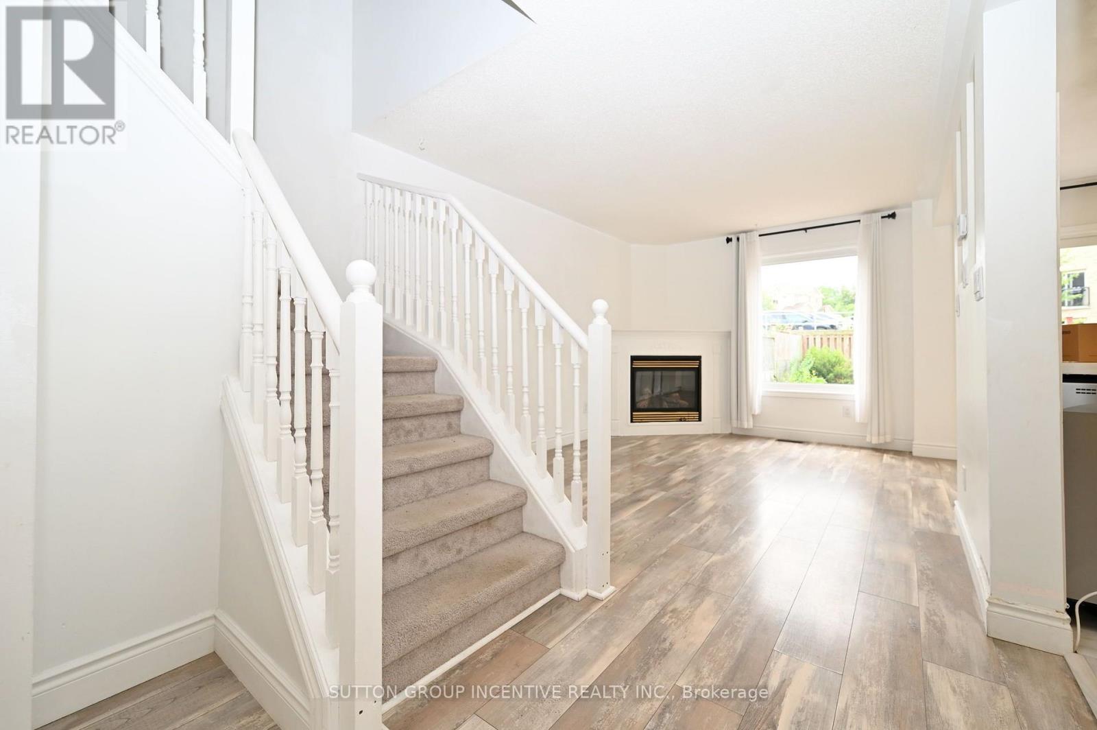 233 Stanley Street, Barrie (East Bayfield), Ontario  L4M 6X9 - Photo 5 - S13694624