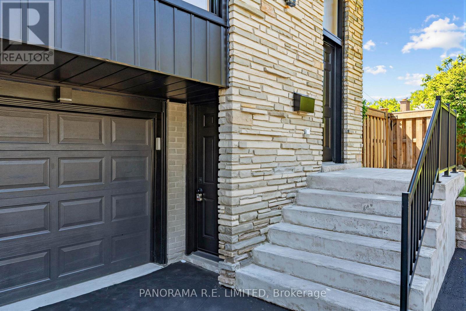 Lower - 606 Abana Road, Mississauga, Ontario  L5A 1H4 - Photo 2 - W13694600