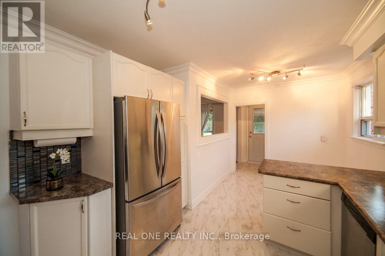 375 Neal Drive, Richmond Hill, Ontario  L4C 3L6 - Photo 14 - N13691614