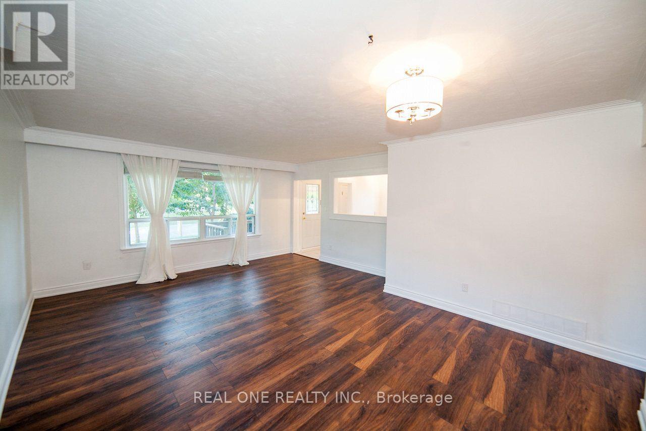 375 Neal Drive, Richmond Hill, Ontario  L4C 3L6 - Photo 4 - N13691614