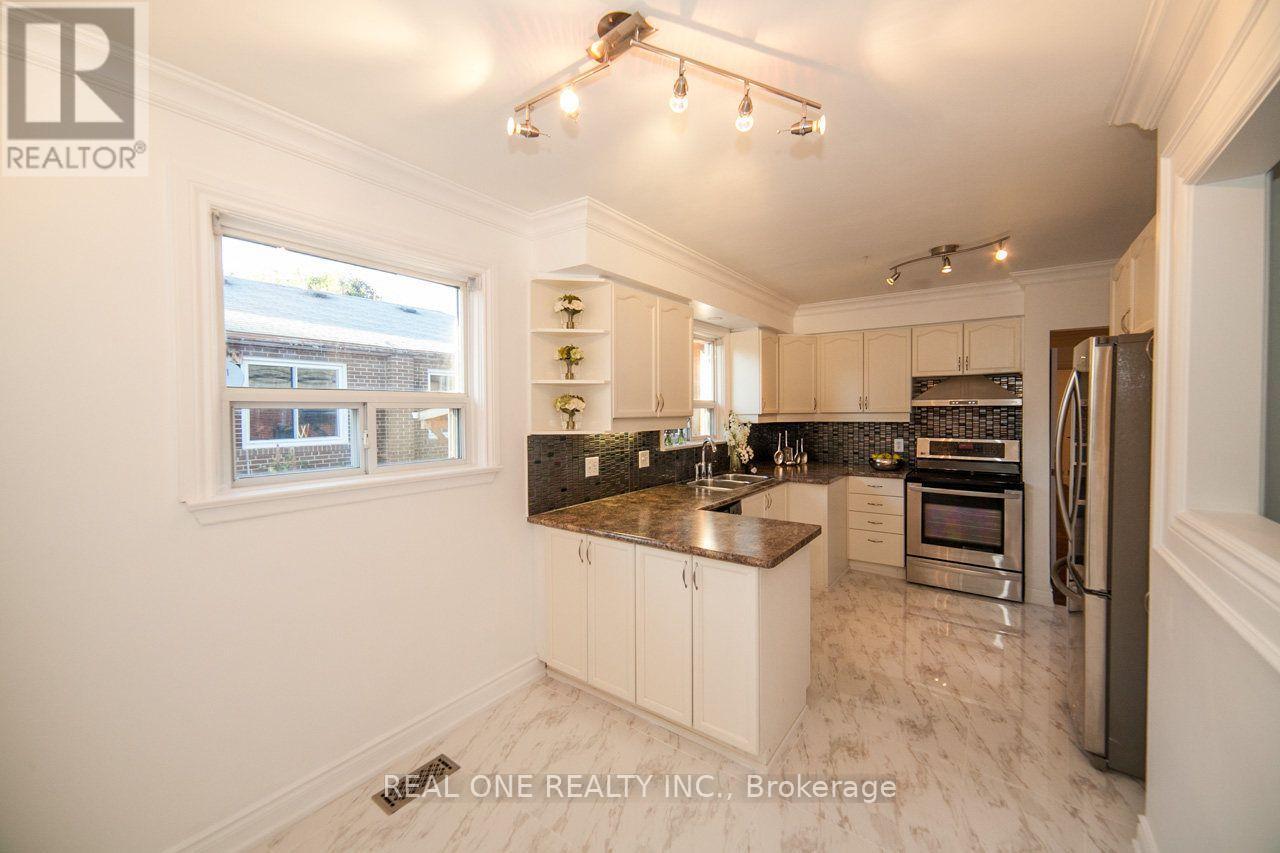375 Neal Drive, Richmond Hill, Ontario  L4C 3L6 - Photo 12 - N13691614