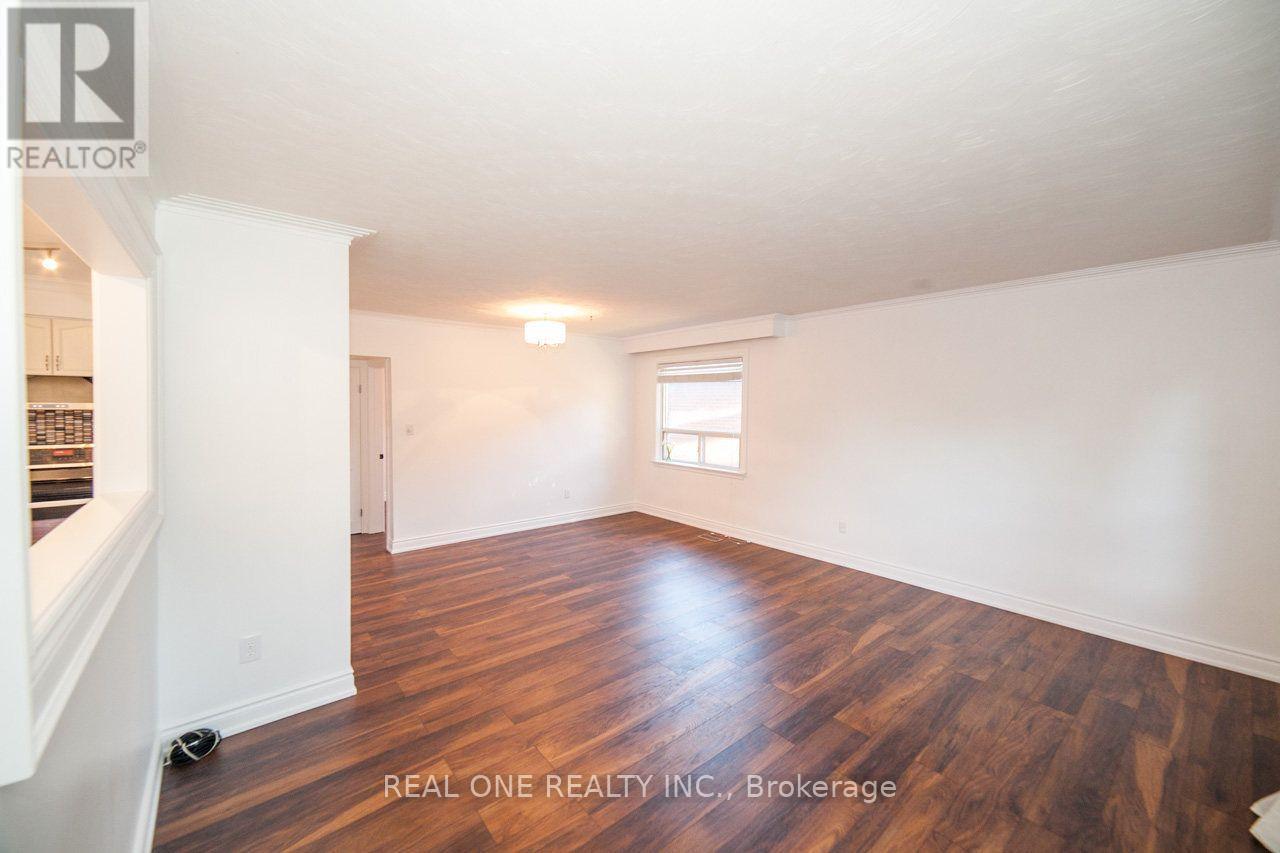 375 Neal Drive, Richmond Hill, Ontario  L4C 3L6 - Photo 9 - N13691614