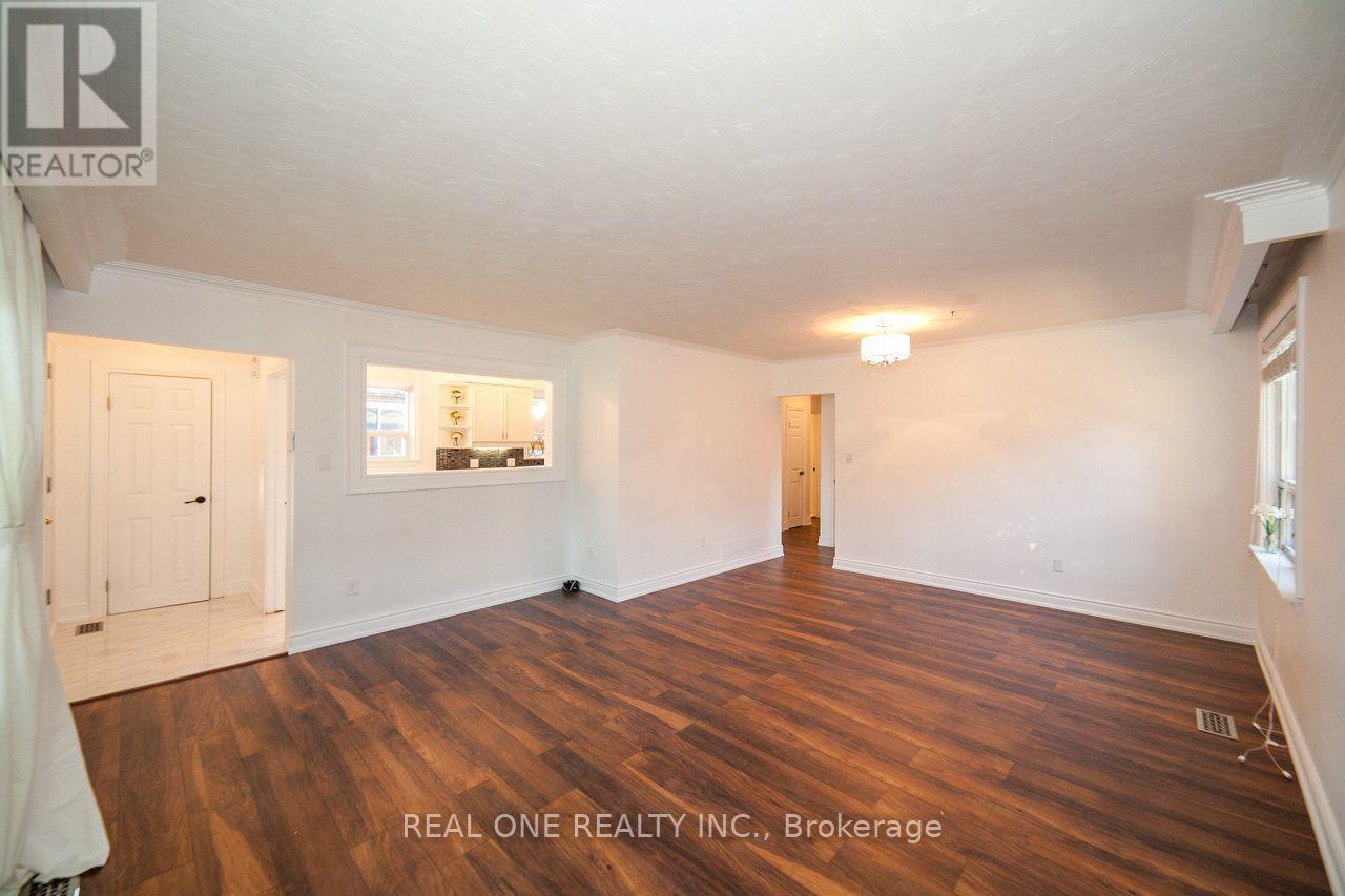 375 Neal Drive, Richmond Hill, Ontario  L4C 3L6 - Photo 10 - N13691614